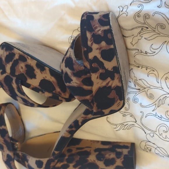 Leopard platforms - Picture 2 of 12